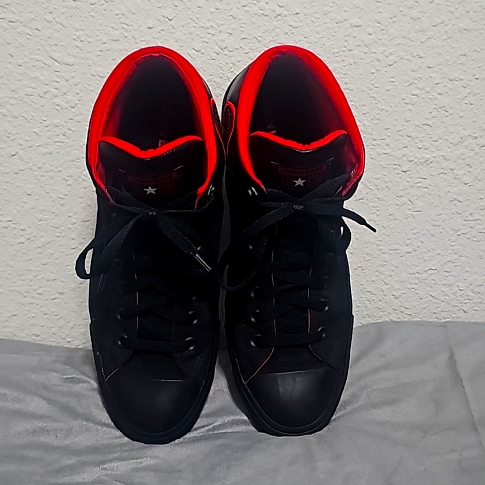Mens All Star Converse Size 11: Black Leather/Canvas w/Red Accents.•Worn 2x